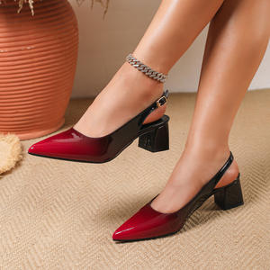 Escarpins élégants à bout pointu taille européenne, <span class=keywords><strong>talon</strong></span> épais, bride arrière à boucle, dégradé verni - Product Image 2