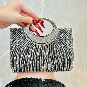 Sac à main pochette <span class=keywords><strong>en</strong></span> strass 2026 pour femme, mini sac de soirée avec chaîne dorée, sac à bandoulière tendance, sac à main métallique pour fête - Product Image 6