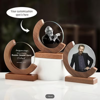 Cadre photo rond en cristal transparent personnalisé avec base en bois, idéal pour la Saint-Valentin, les anniversaires, les mariages et les photos de famille – Vente en gros