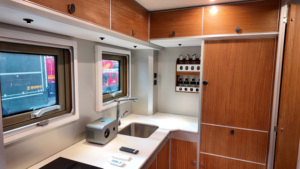 Autocaravana de Lujo Zhenxiang 4x4, Vehículo Recreativo Todoterreno con Paneles Compuestos de Aluminio, Autocaravana con Cocina, Camioneta <span class=keywords><strong>Caravana</strong></span> - Product Image 2