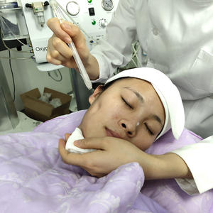 Macchina per Trattamenti Viso ad Alta Pressione con Idro-Microdermoabrasione, Idrodermoabrasione e Peeling a Getto d'Ossigeno - Product Image 2