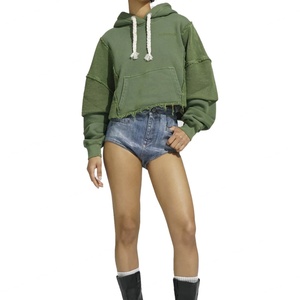 Hoodie court et ample rose vif, coupe streetwear, épaules tombantes, effet usé, en molleton 100% coton, style streetwear - Product Image 6