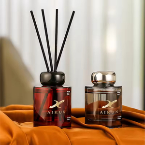 Difusor de Aromas Personalizado Aikun OEM de Lujo, Botella de Vidrio de 150 ml con Fragancia Esencial de Plantas y Varillas de Ratán para Espacios Habitables - Product Image 1