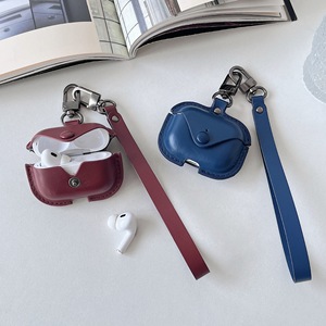 Nueva funda para AirPods, de cuero moldeado con correa para la muñeca, cubierta de cuero retro hecha a mano con tacto de piel para auriculares Apple - Product Image 4