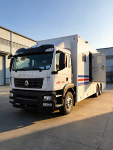 Ambulance équipée 6x4, véhicule mobile hospitalier avec postes de travail informatiques pour la référence médicale - Product Image 1
