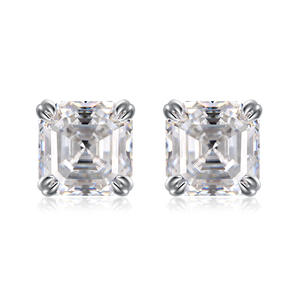 Boucles d'oreilles tendance en argent pour femme avec pierres en silicone et moissanite taille émeraude, idéales pour les bijoux hip-hop et les anniversaires - Product Image 1