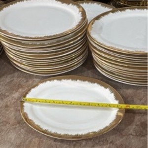 Assiettes en céramique, matériau en porcelaine, passe au micro-ondes, forme ovale, <span class=keywords><strong>design</strong></span> moderne minimaliste, technique émaillée, céramique mixte dorée - Product Image 1