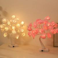 Ornement d'intérieur moderne pour maison de Noël Arbre lumineux LED alimenté par batterie avec support de décoration de fleurs en plastique Fairy Rose