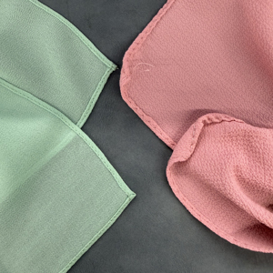 Étole Bandana d'été <span class=keywords><strong>de</strong></span> finition supérieure <span class=keywords><strong>en</strong></span> <span class=keywords><strong>mousseline</strong></span> <span class=keywords><strong>de</strong></span> <span class=keywords><strong>soie</strong></span> lisse <span class=keywords><strong>en</strong></span> gros avec une élégante couleur unie douce et élégante - Product Image 2