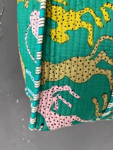 Bolso de Mano Acolchado de Algodón con Estampado de Bloques, Ecológico, Hecho a Mano, Estilo Tradicional, para Viajes y Compras - Product Image 4