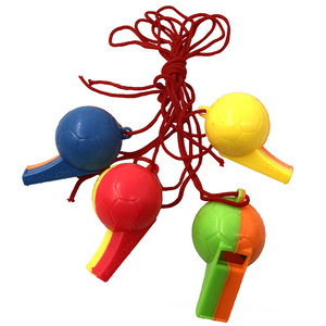 Jouet sifflet de football en plastique unisexe au design élégant pour les enfants de 5 à 7 ans, vente en gros de cadeaux promotionnels classiques pour bébés - Product Image 1