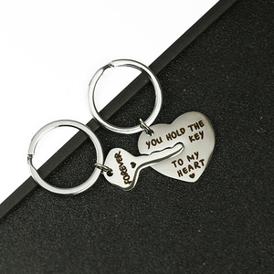 Love Lock avec des chaînes que vous tenez à My & Forever Couple Love <span class=keywords><strong>Key</strong></span> Locks Lover Gifts Heart Keychain - Product Image 5