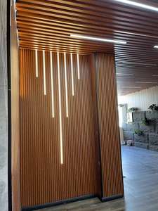 WPCパネルライト木製穀物PVC WPCフラートウォールパネル内装LEDストリップライト付きホテルエンターテインメント用工場価格 - Product Image 2