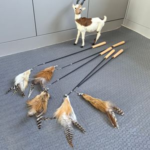 Varita de Lujo para Gatos con Forma de Zorro de Piel de Conejo Auténtica, con Campana y Lazo, Mango de Madera Natural, Interactiva para Entretener y Entrenar - Product Image 4