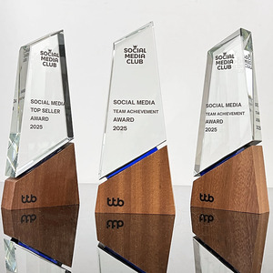 カスタムクリスタルトロフィー彫刻賞スポーツミーティング用プラーク歓迎ギフトウッドベースクリスタルトロフィーMH-N445 - Product Image 6