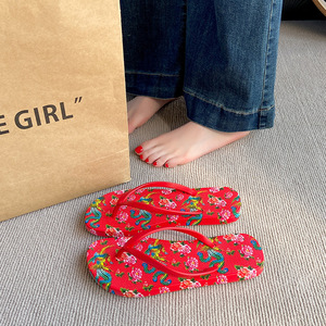 Novedad de verano para mujer, chanclas antideslizantes con estampado de leopardo de suela blanda, zapatos de playa, chanclas de flores rojas grandes transfronterizas con punta abierta - Product Image 3