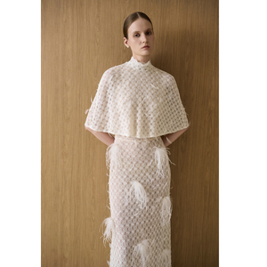 Capes élégantes pour femmes en gros – SILEN HIGH-NECK EMB CAPE sans manches, ensembles pour femmes en dentelle japonaise à motifs, qualité supérieure, ODM - Product Image 1
