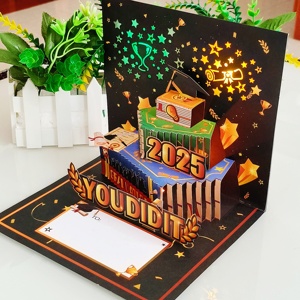 การ์ดแสดงความยินดีสำหรับการสำเร็จการศึกษาของมหาวิทยาลัย3D Grads ของขวัญการ์ดแสดงความยินดี - Product Image 1