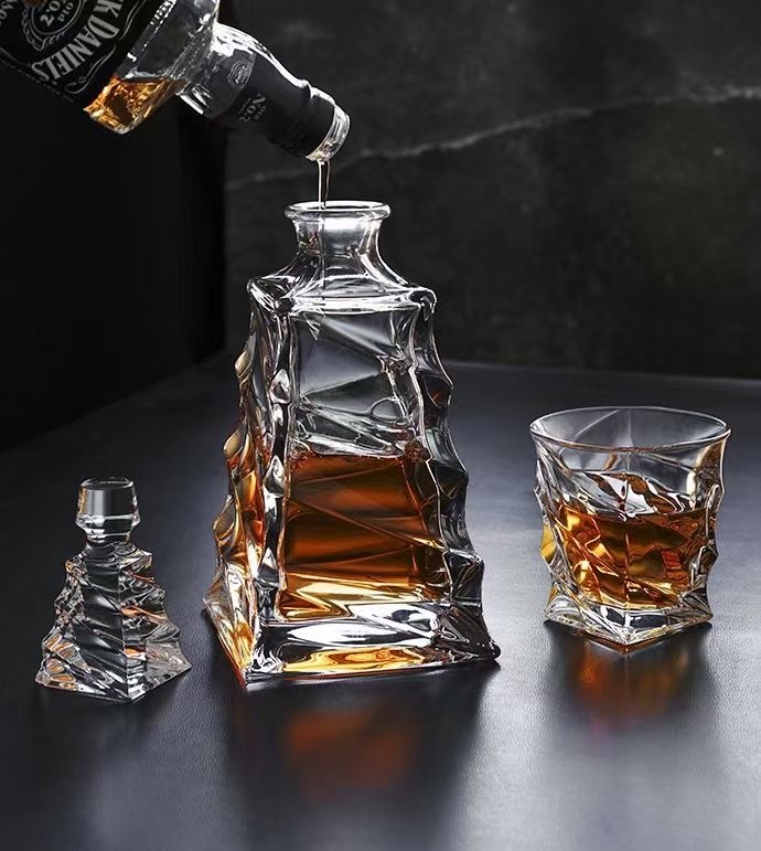 1/6 Wholesale classical crystal luxury whiskey decanter glasses 6 whiskey bar set