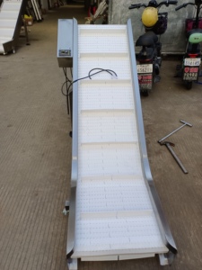 Z-type hellende transportband met lattenstructuur voor afgewerkte zakken, afvoer/uitvoer/uitlaat/afvoerband/transportband/elevator. - Product Image 3