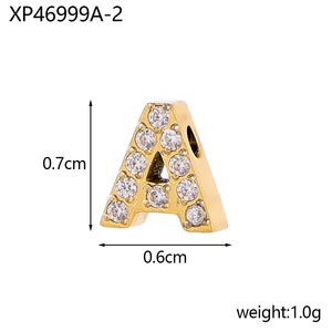 Abalorio Deslizante con Inicial Incrustada |   Abalorio de Letra del Alfabeto Chapado en Oro PVD de 18K con Incrustaciones de Diamantes de Imitación en Acero Inoxidable |   Impermeable e Hipoalergénico - Product Image 5