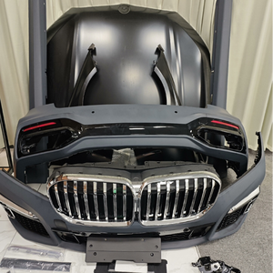 El <span class=keywords><strong>BMW</strong></span> Serie 7 G12 Sedán ha sido actualizado al modelo M760li, con un exterior más dinámico y un nuevo kit de parachoques. - Product Image 6