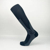 Chaussettes de compression sportives noires personnalisées pour hommes et femmes, confortables, respirantes, compression graduée, athlétiques, OEM