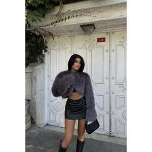 Manteau court anthracite en fausse fourrure avec soie et laine, motif teint et imprimé, décoration boutonnée, grande taille - Product Image 6