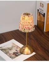 Lampe de table moderne en fer avec abat-jour en tissu, LED, commande tactile, alimentée par batterie, pour chambre à coucher, chevet, décoration d'ambiance personnalisée
