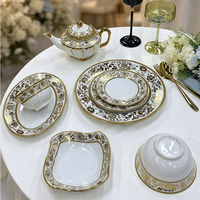 Service de table en porcelaine Fleur de Lotus avec bord doré, assiettes et bols à motifs floraux baroques en relief, vaisselle de luxe pour mariage, plat de fruits de mer