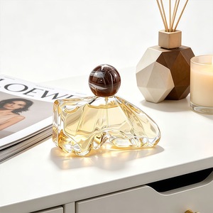 Bouteille en verre de luxe Butterfly 700 ml pour liqueur, gin, vodka, rhum, vin, spiritueux, brandy, boissons - Product Image 2