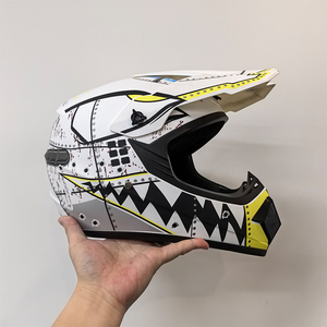 Casco fuoristrada da <span class=keywords><strong>corsa</strong></span> di Motocross 2025 progettato su misura nuova moda Dirt Bike Skate guida casco fabbrica OEM all'ingrosso - Product Image 2