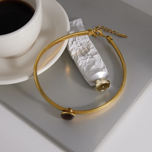 <span class=keywords><strong>Collana</strong></span> Girocollo da Donna in Acciaio Inossidabile all'Ingrosso, Catena Tubogas Placcata Oro <span class=keywords><strong>con</strong></span> Cabochon in Resina Ambrata Marrone - Product Image 5