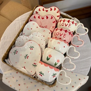 Nouvelle collection 2025, tasses à café en céramique faites à la main et assiettes en forme de cœur, ensemble de tasses à thé, tasses et soucoupes en porcelaine faites à la main - Product Image 1