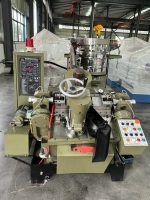 Machine de fabrication de vis SDS à grande vitesse Perceuse de pointe Queue formant la forge de perçage d'extrémité Faisant la machine