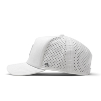 Casquette de baseball 5 panneaux personnalisée en PVC, respirante, imperméable, de haute qualité, avec trous découpés au laser, ajustable, style streetwear, Gorras