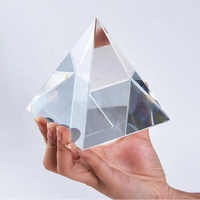 Großhandel Klare Volkskunst-Uhren Geschenk Briefbeschwerer Souvenir Pyramide Schöne Geschenkbox Maßgefertigtes Viereckiges Glas-Kristall Europa