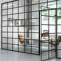 Cloison de bureau en verre à profil mince, cadre noir moderne, porte en verre, intérieur commercial