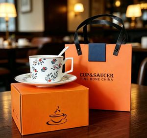 ชุดถ้วยกาแฟและจานรองเซรามิกเนื้อละเอียดลายดอกไม้สไตล์วินเทจ พร้อมช้อน บรรจุในกล่องของขวัญสุดหรู เหมาะสำหรับงานแต่งงานหรือวันเกิด - Product Image 1