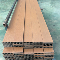 Terrasse en WPC de haute qualité pour l'extérieur, grain de bois moderne, lisse, technologie avancée, terrasse composite durable