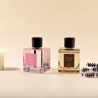 Kit d'accessoires pour diffuseur d'arômes automatique, comprenant un bâtonnet en coton, une ressort, un câble de données et une buse