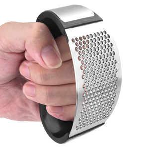 Hot <span class=keywords><strong>3</strong></span> <span class=keywords><strong>in</strong></span> <span class=keywords><strong>1</strong></span> gadget da cucina a forma di arco manico <span class=keywords><strong>in</strong></span> plastica acciaio inossidabile spremiaglio pelapatate frantoio smerigliatrice Roller Chopper - Product Image 2