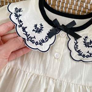 Combinaison pour bébé fille avec col polo personnalisé OEM pour l'été, broderie, vêtements espagnols, boutique de combinaisons à bulles pour enfants - Product Image 3