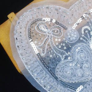 Benutzer definierte Großhandel weiß gestickte aufgenähte Spitze Chenille Patches mit Pailletten Perlen <span class=keywords><strong>Patch</strong></span> <span class=keywords><strong>Feminist</strong></span> für Frau Kleidung Brautkleid - Product Image 5