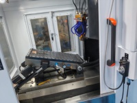 Machine de découpe de métal CNC SQ-260MAX pour la production de radiateurs de chaleur en cuivre pour système de refroidissement liquide des centres de données IA