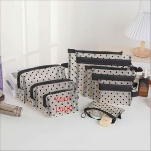 กระเป๋าเครื่องสำอางแบบซิปใสลายหัวใจน่ารัก ทนทาน ทำจากไนลอน มีหลายขนาด รับทำโลโก้ตามสั่ง MOQ ต่ำ - Product Image 2