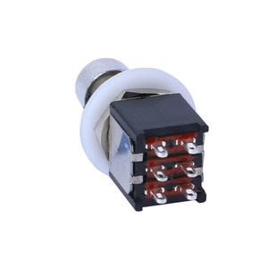 Interruptor de pedal soldado M12 de 6 pines pequeño PBS-24-202S para efectos de guitarra ON-ON con función de retención para operación con pedal - Product Image 2