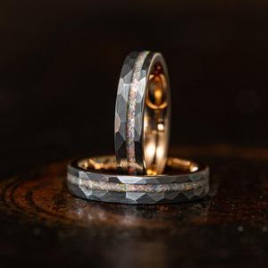 Novirassine – Ensemble de bagues de mariage pour hommes, tendance, en acier tungstène de 6 mm de large, motif perforé, <span class=keywords><strong>plaqué</strong></span> <span class=keywords><strong>or</strong></span> 18 carats, étanche et de haute qualité, vente en gros - Product Image 2