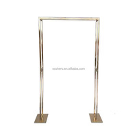Arche florale de mariage de luxe à double poteau en fer forgé, support de fond en métal doré scintillant, idéal pour les événements festifs