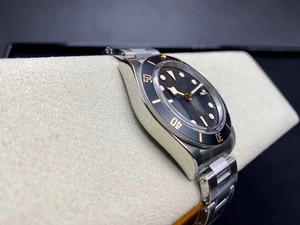 Montre de luxe de haute qualité ZF 39 mm, style rétro, cadran rouge mat, mouvement mécanique 2824, acier inoxydable, luminescente, hommage - Product Image 2